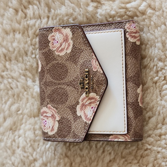 Beautiful Coach Signature with Floral Design Tri-fold Wallet 🧡🌸🤎 - Picture 9 of 12